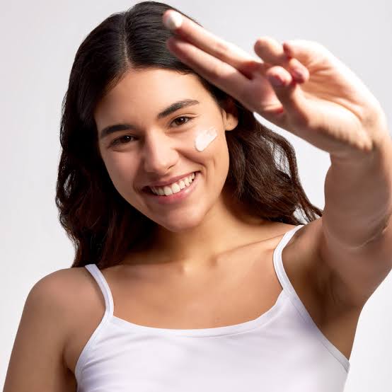 Cremas especializadas en Limpieza profunda, control del sebo y oxigenación para pieles grasas, mixtas y con tendencia acneica.